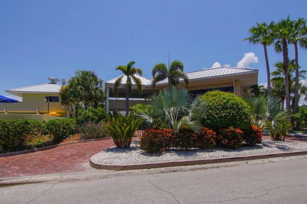 River Delight,Studio109, Beach & Pool Steps Away + Wifi Ruskin Exterior foto