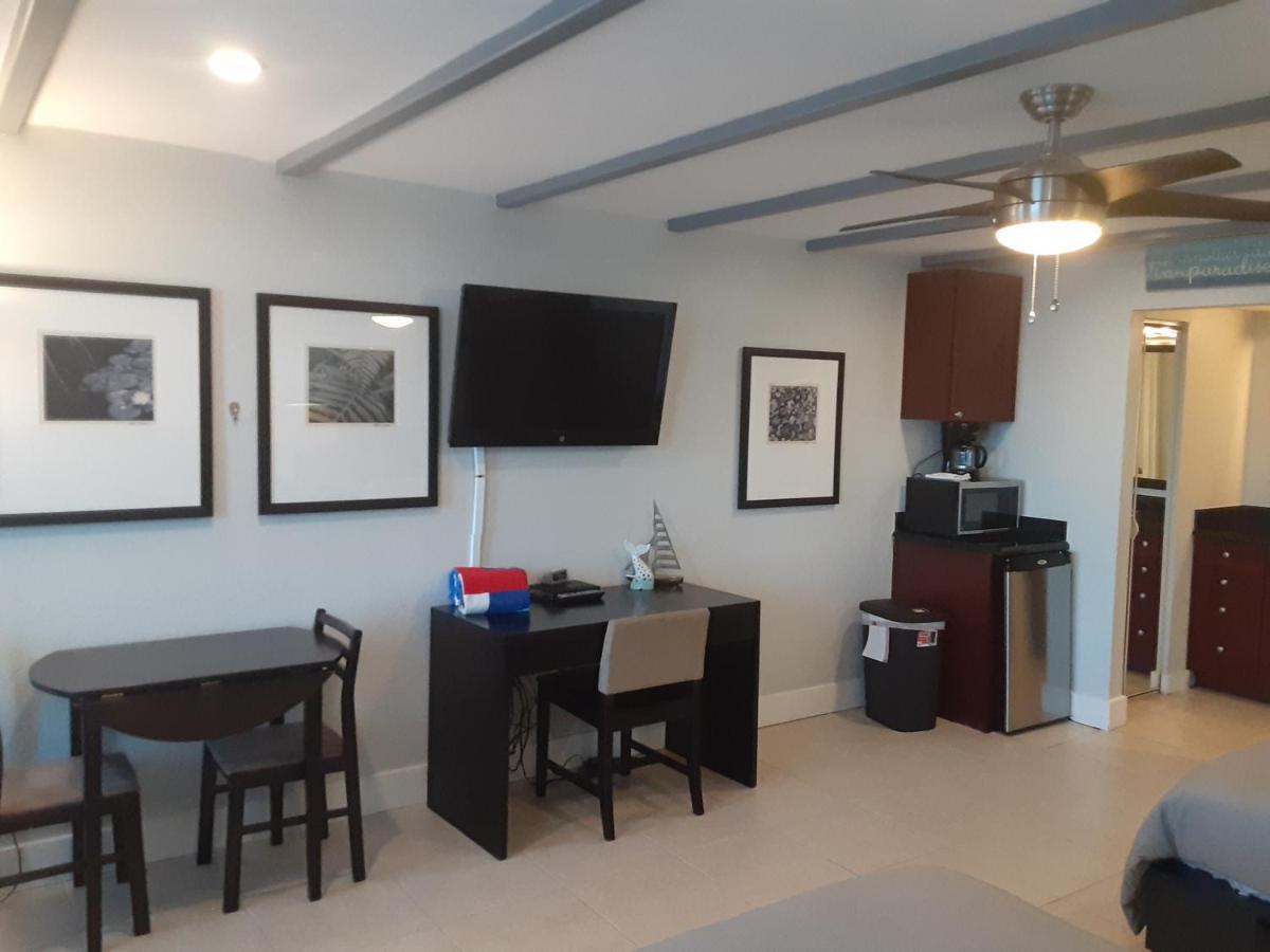 River Delight,Studio109, Beach & Pool Steps Away + Wifi Ruskin Exterior foto