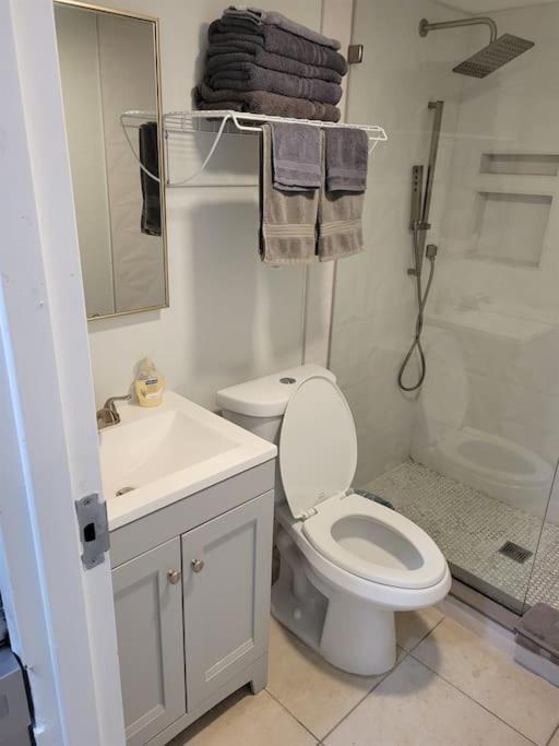 River Delight,Studio109, Beach & Pool Steps Away + Wifi Ruskin Exterior foto