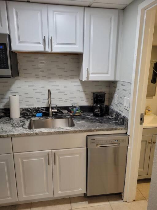 River Delight,Studio109, Beach & Pool Steps Away + Wifi Ruskin Exterior foto