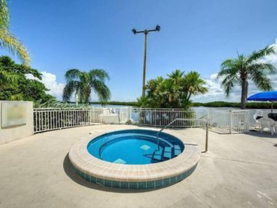 River Delight,Studio109, Beach & Pool Steps Away + Wifi Ruskin Exterior foto